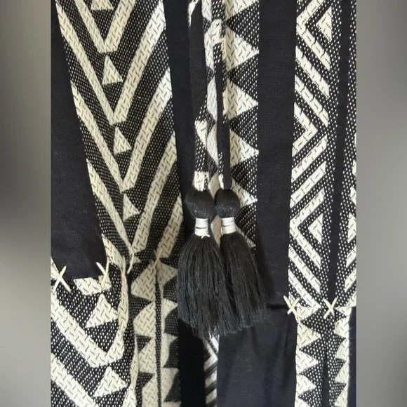 Maeve Monochrome Geometric Long Sleeve Dress - Picture 9 of 16